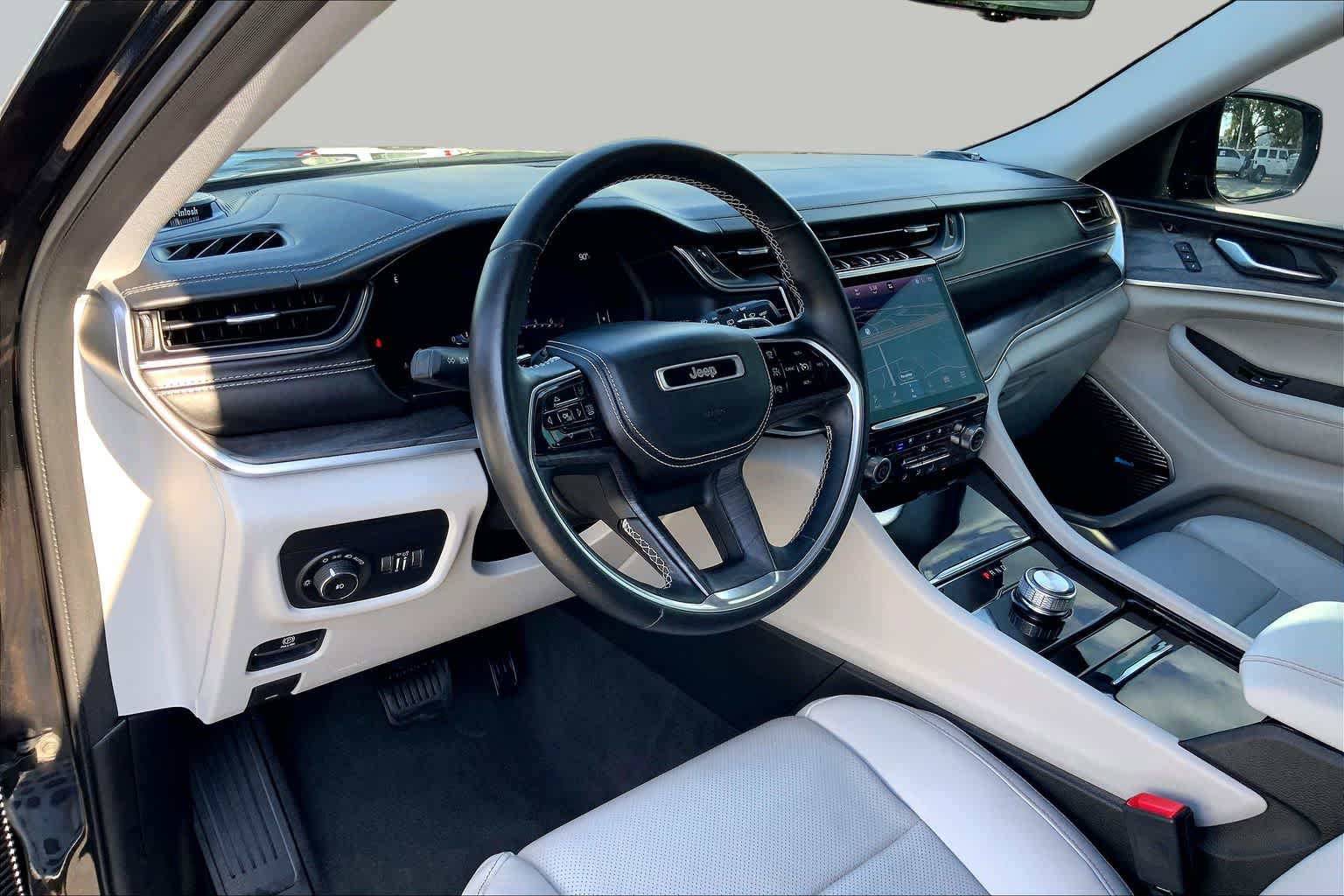 Used 2021 Jeep Grand Cherokee L Overland w/ Luxury Tech Group IV RWD image 35