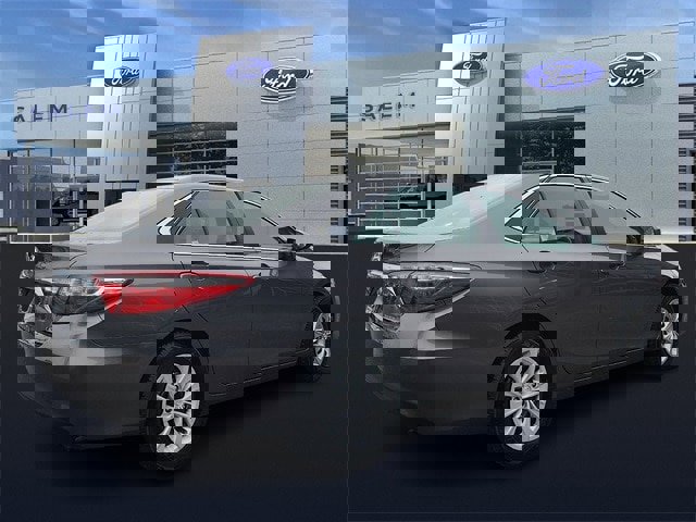 Used 2017 Toyota Camry LE image 3