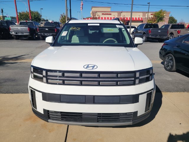 Used 2025 Hyundai Santa Fe SEL FWD image 2