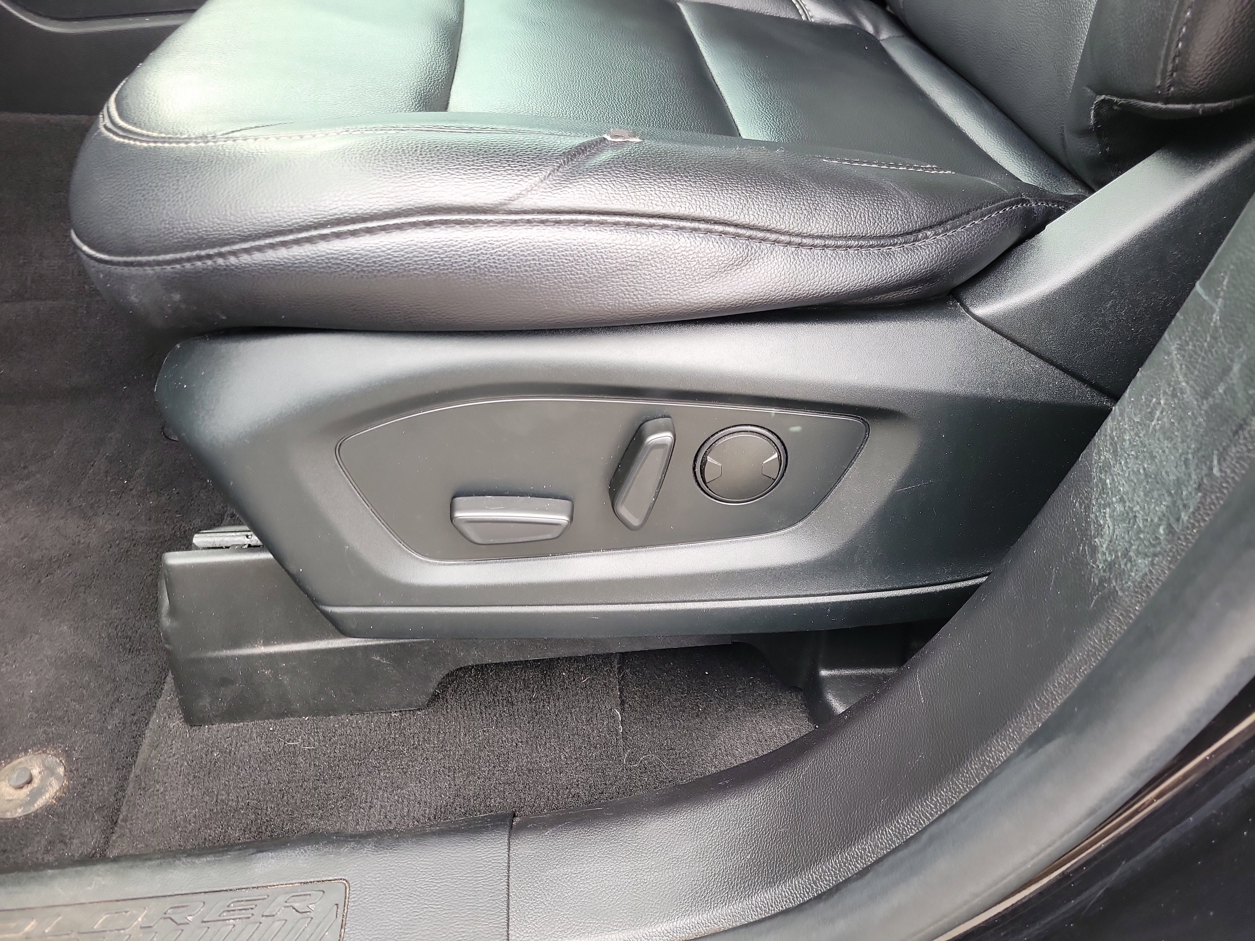 Certified 2020 Ford Explorer XLT w/ Equipment Group 202A image 9