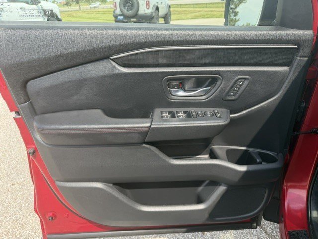 Used 2025 Honda Pilot Black Edition image 11