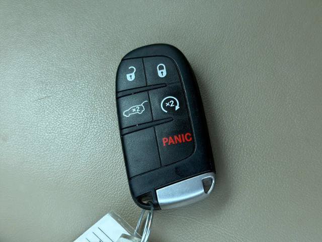Used 2021 Jeep Grand Cherokee Limited w/ Premium Lighting Group AWD/4WD image 38