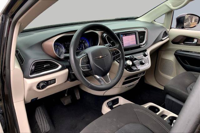Used 2023 Chrysler Voyager LX FWD image 17