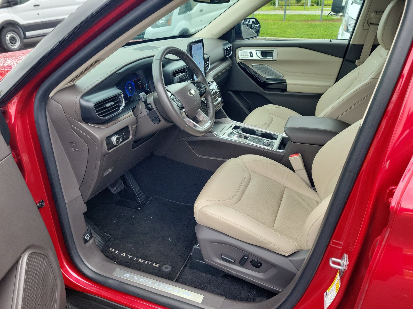 Certified 2023 Ford Explorer Platinum w/ Technology Package AWD/4WD image 18