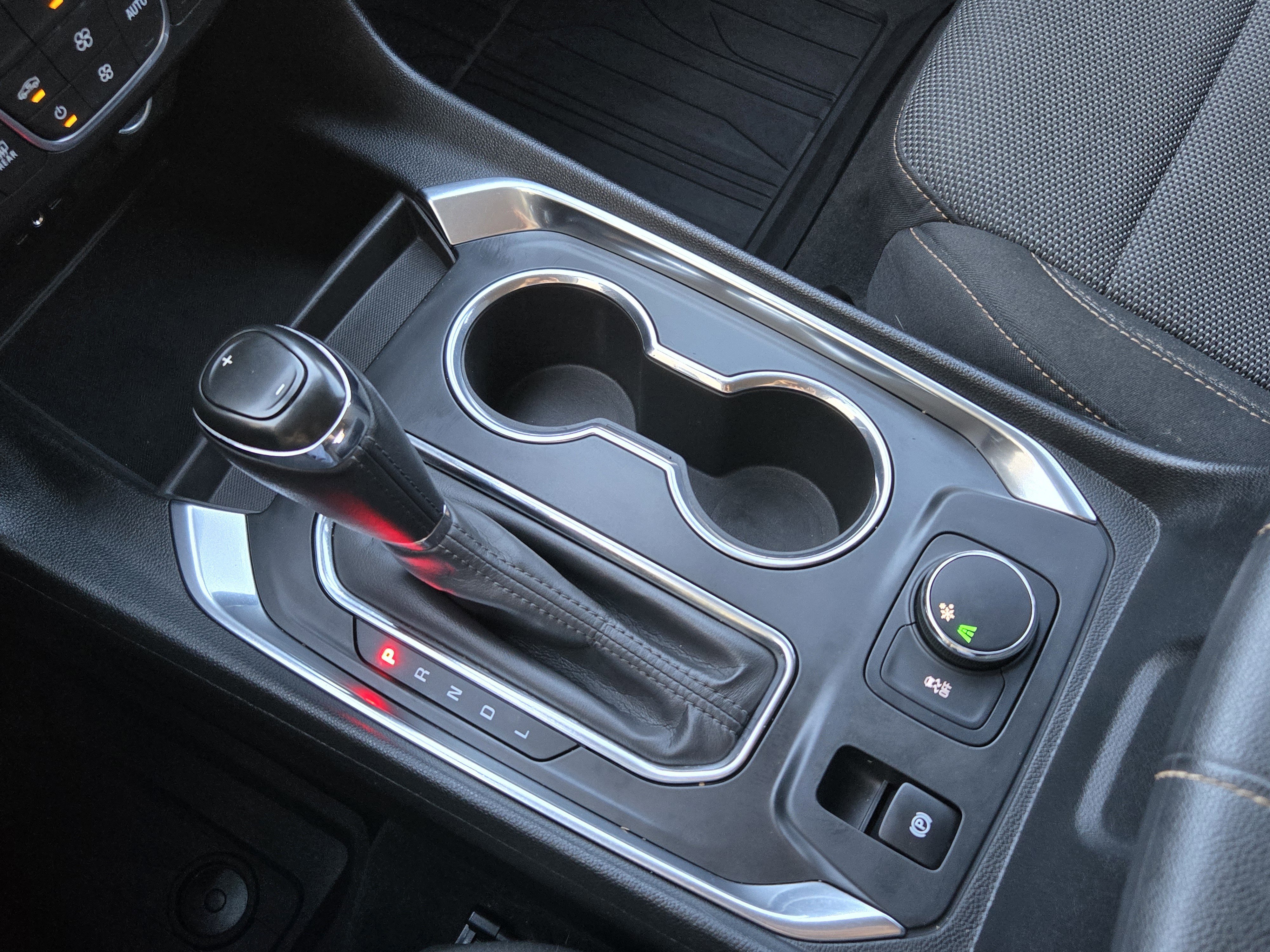 Used 2020 Chevrolet Traverse LT image 15