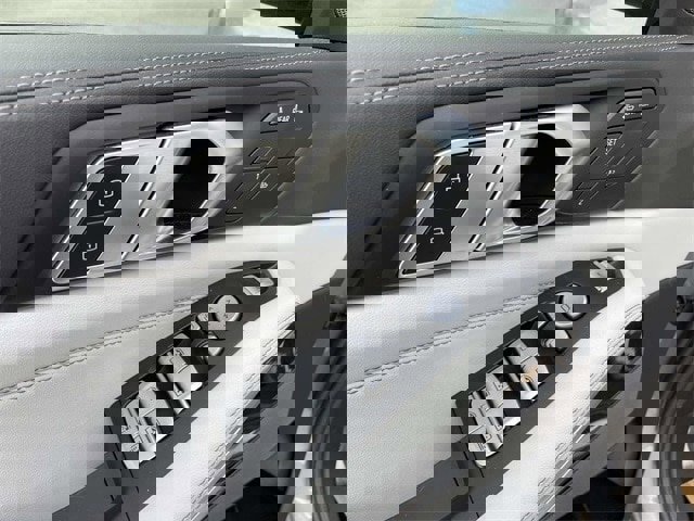 Used 2023 BMW X7 xDrive40i w/ M Sport Package image 21