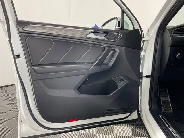 Used 2022 Volkswagen Tiguan SEL R-Line image 12