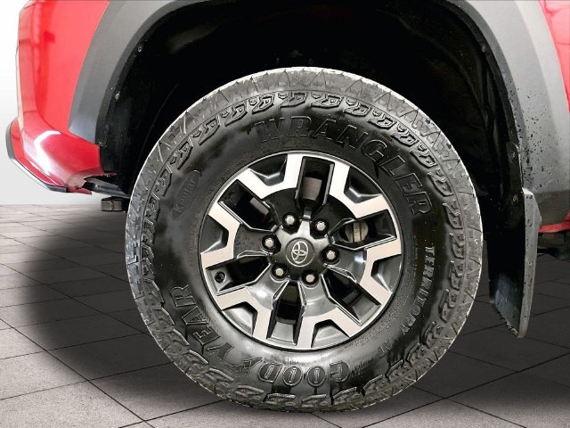 Used 2022 Toyota Tacoma TRD Off-Road w/ Technology Package AWD/4WD image 8