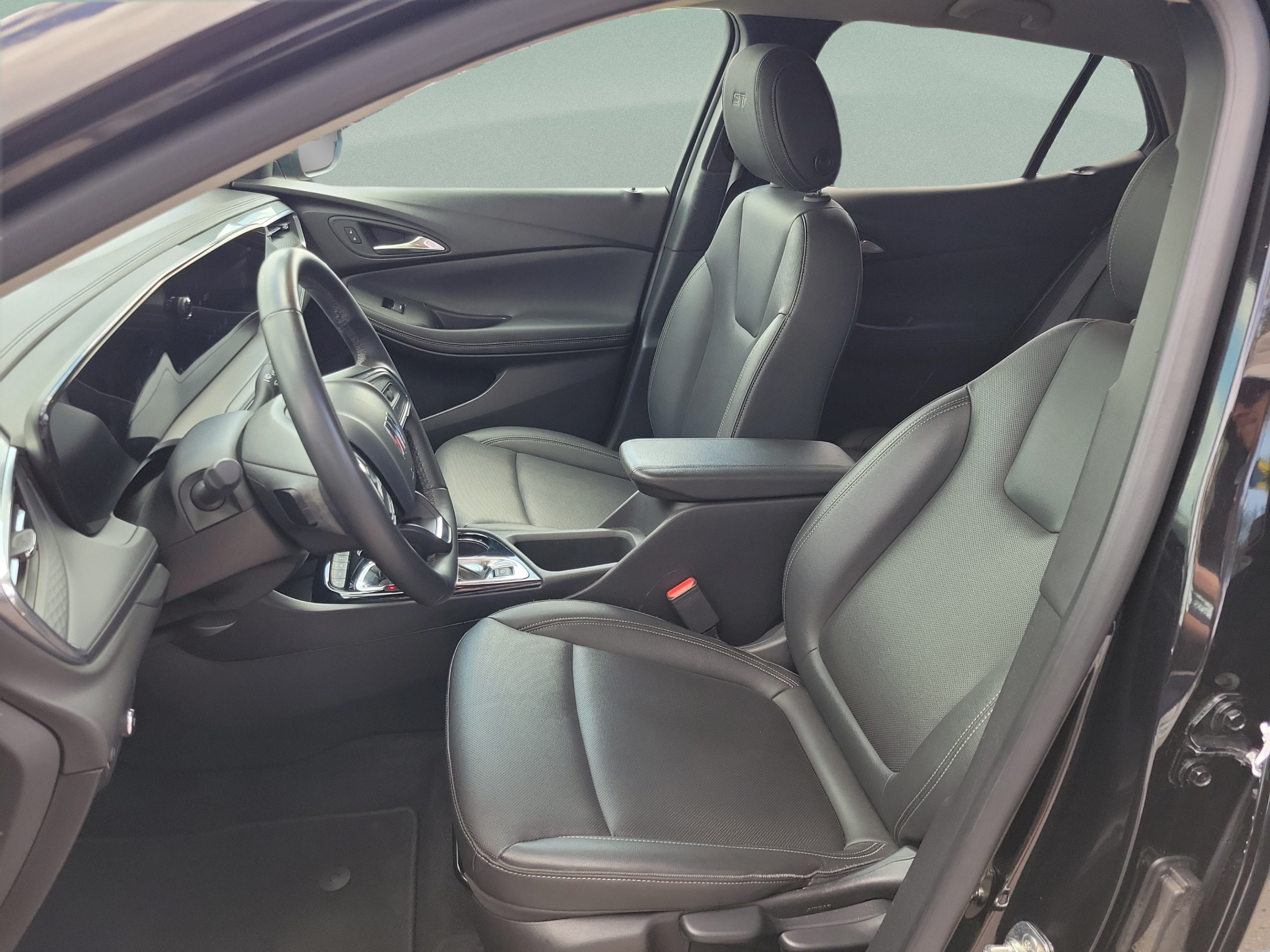 Used 2024 Buick Encore GX Sport Touring AWD/4WD image 17