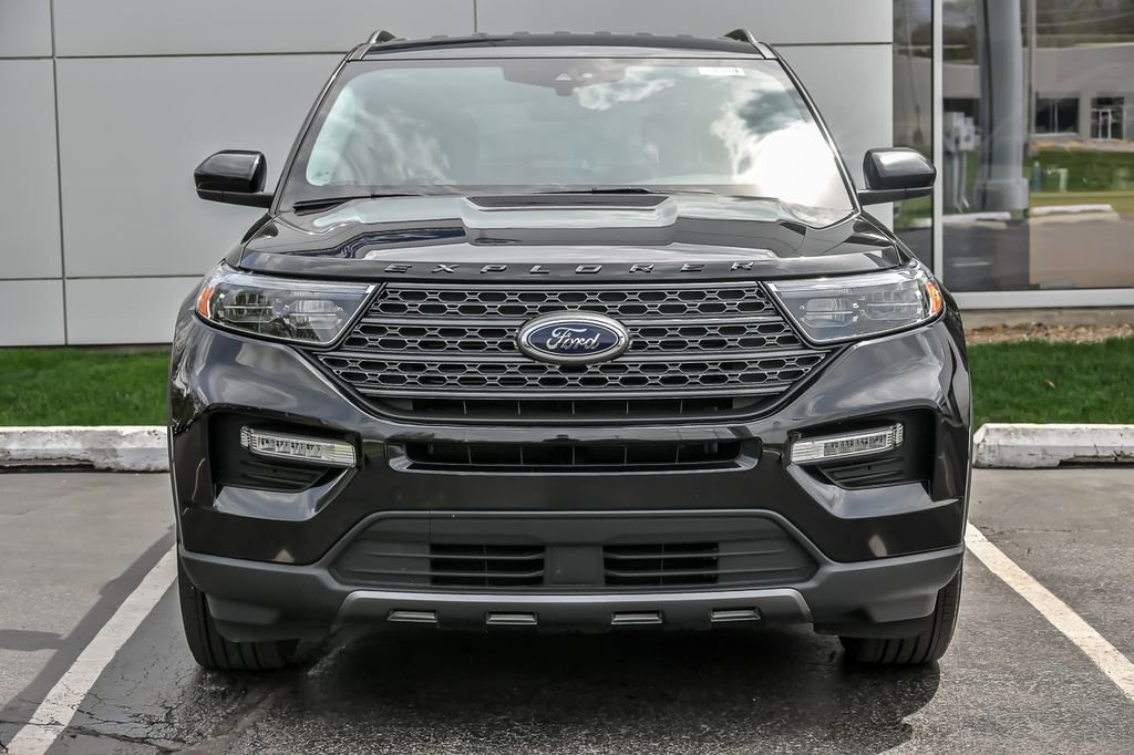 Certified 2024 Ford Explorer XLT w/ Equipment Group 202A AWD/4WD image 4