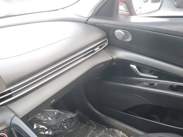 Used 2021 Hyundai Elantra SEL FWD image 27