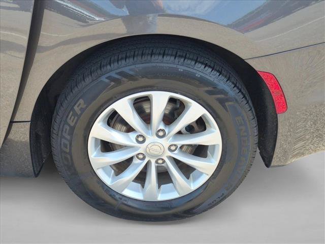 Used 2018 Chrysler Pacifica Touring Plus FWD image 27