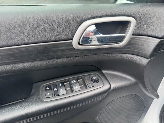 Used 2021 Jeep Grand Cherokee Laredo AWD/4WD image 14
