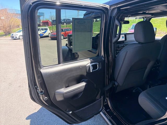Used 2024 Jeep Wrangler Willys AWD/4WD image 27