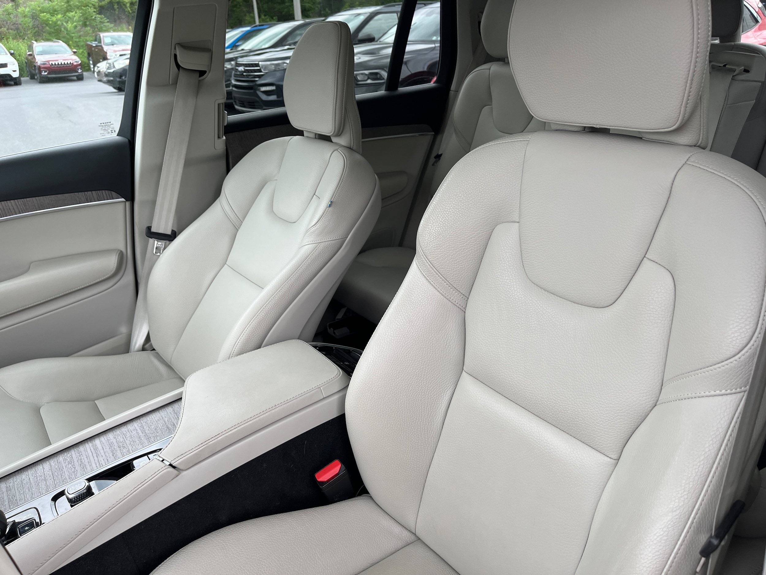 Used 2023 Volvo XC90 B6 Plus AWD/4WD image 9