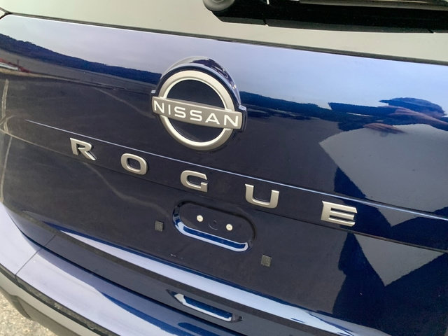 Used 2026 Nissan Rogue SV AWD/4WD image 16