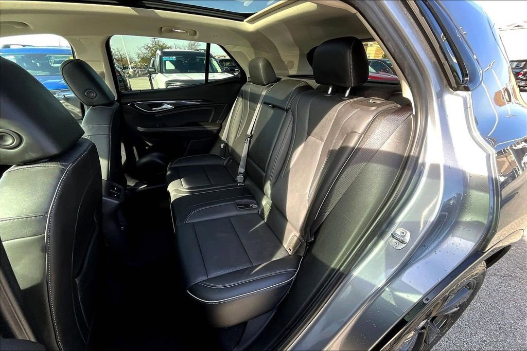 Used 2021 Buick Envision Essence w/ Technology Package I image 25