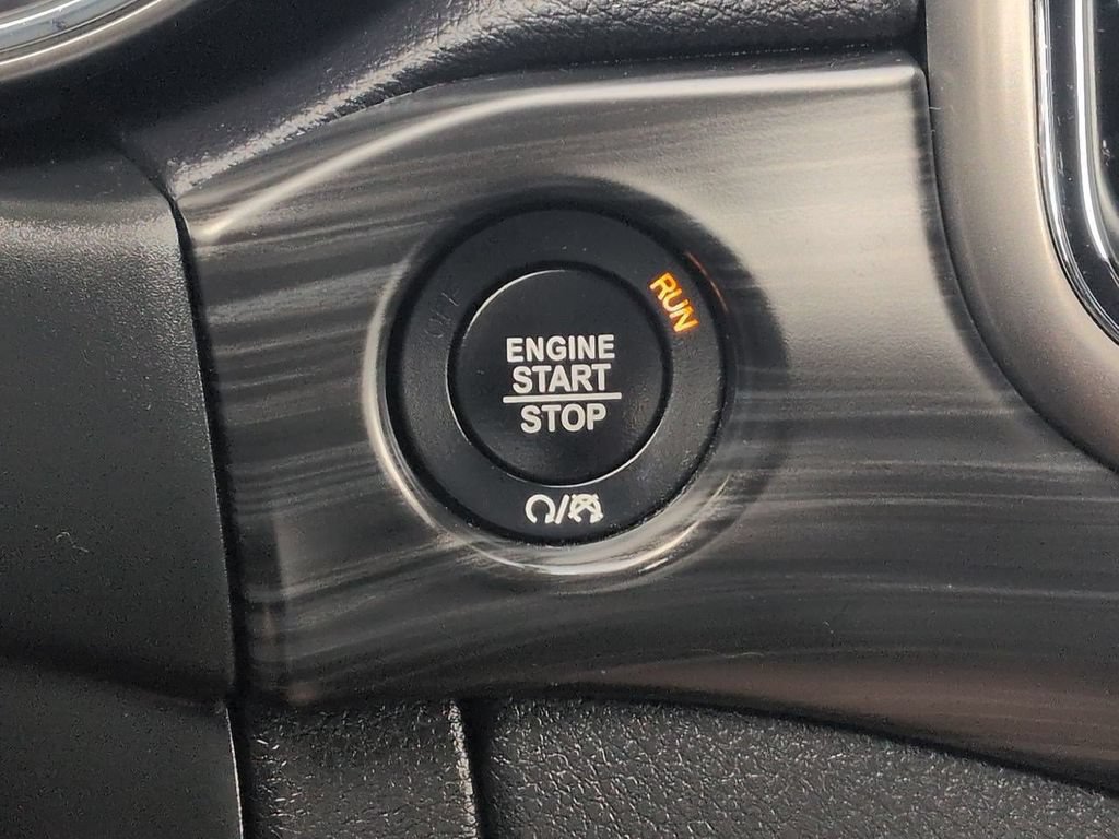 Used 2021 Jeep Grand Cherokee Laredo AWD/4WD image 16
