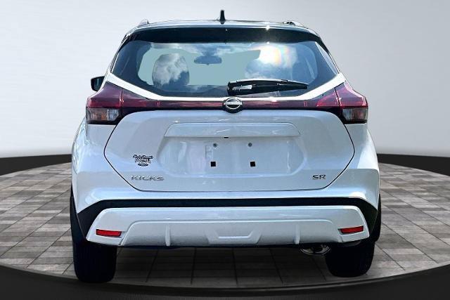 Used 2023 Nissan Kicks SR w/ SR Premium Package FWD image 4