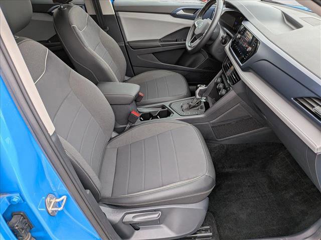 Used 2024 Volkswagen Taos SE w/ Panoramic Sunroof Package FWD image 23
