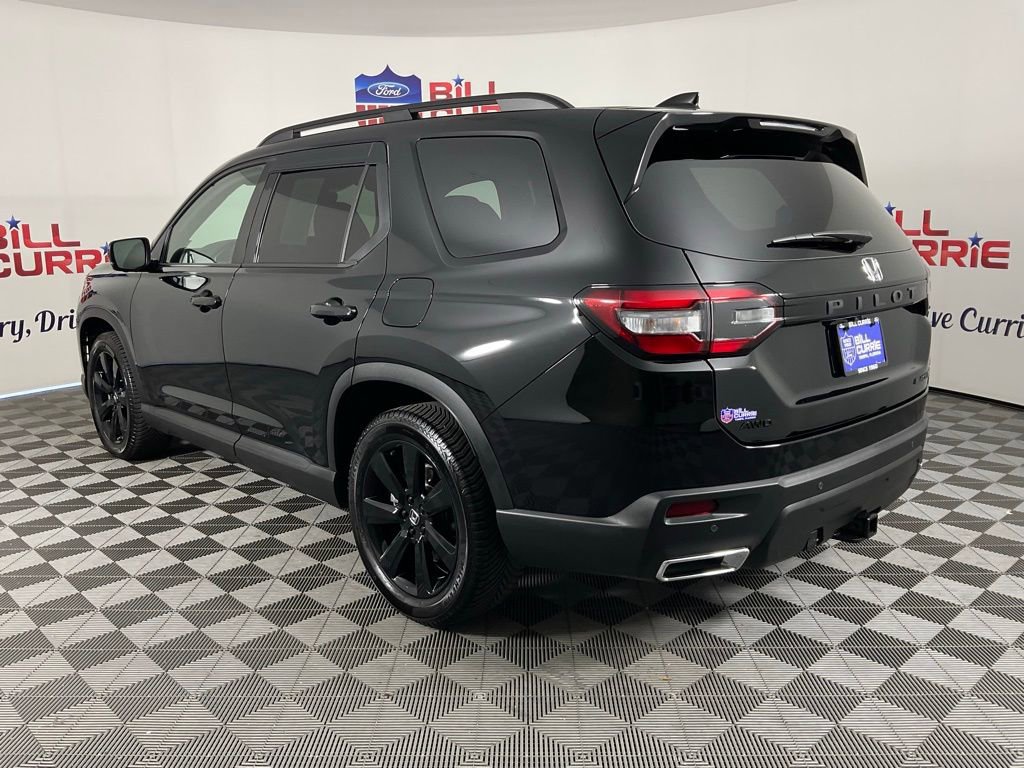Used 2025 Honda Pilot Black Edition image 3