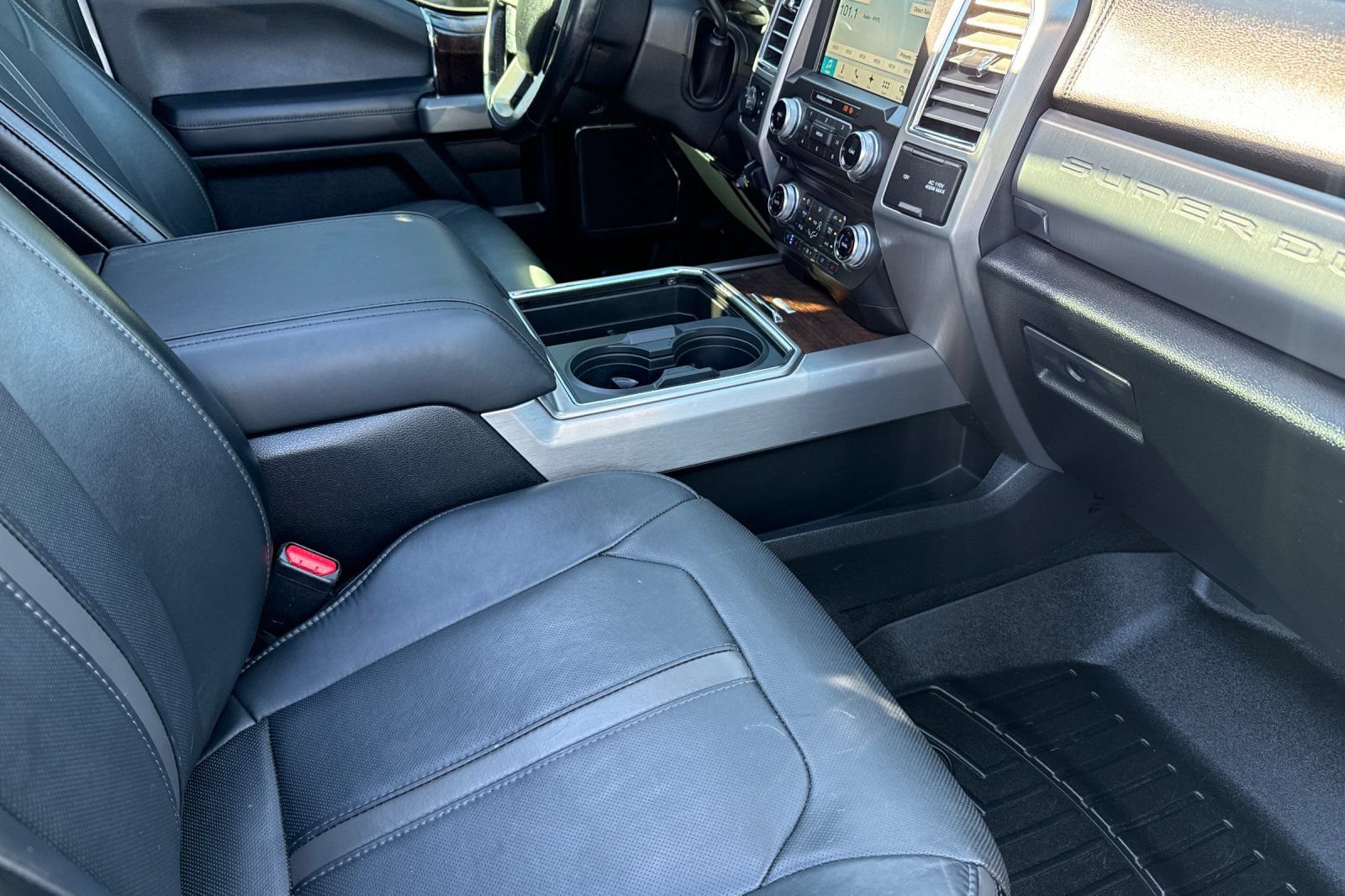 Certified 2017 Ford F250 Platinum w/ Platinum Ultimate Package AWD/4WD image 16