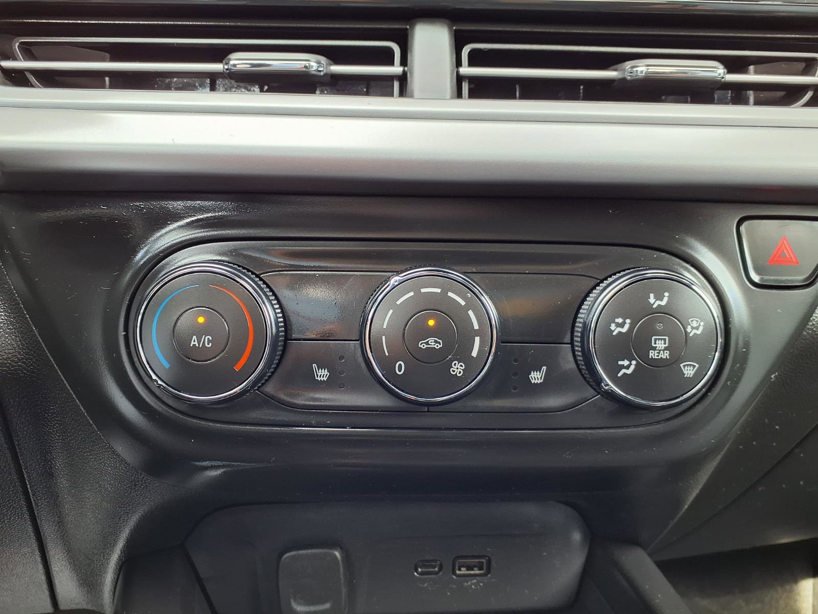 Used 2025 Chevrolet Trax RS w/ Sunroof Package FWD image 23