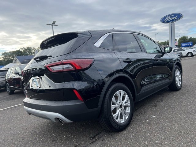 Certified 2024 Ford Escape Active w/ Cold Weather Package image 2