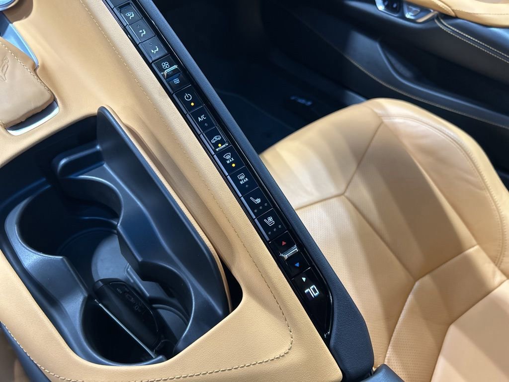 Used 2021 Chevrolet Corvette Stingray w/ Engine Appearance Package image 22