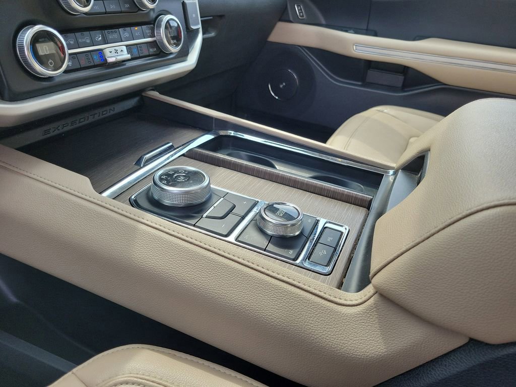 Certified 2024 Ford Expedition Limited image 29