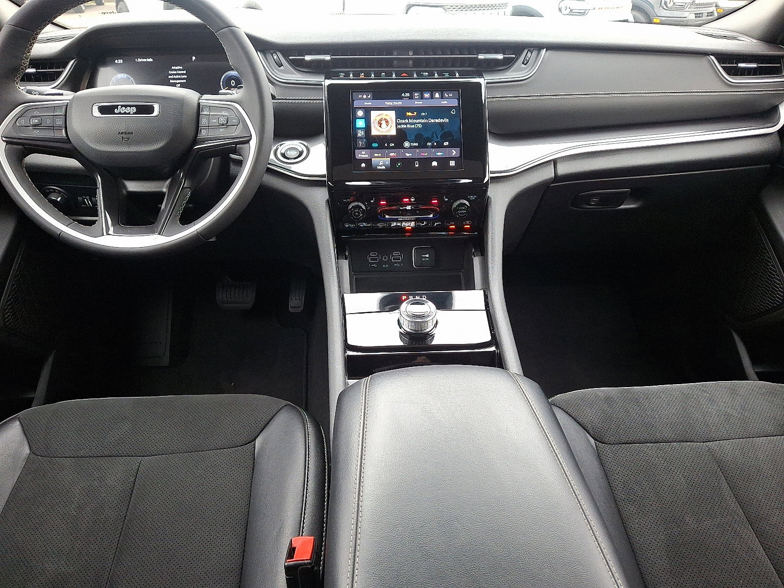 Used 2023 Jeep Grand Cherokee L Laredo image 15