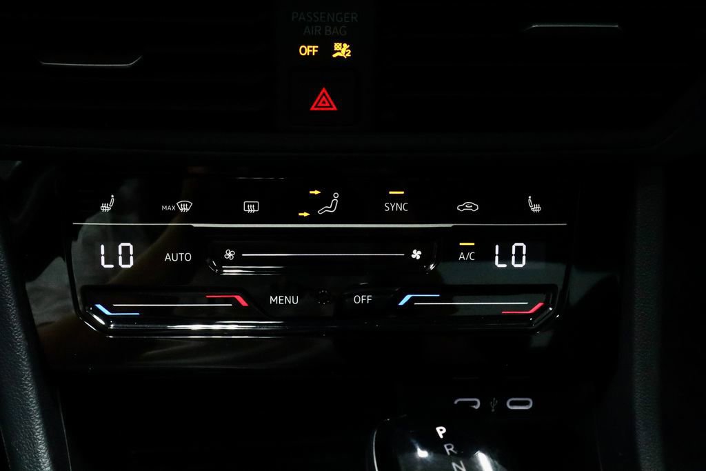 Used 2025 Volkswagen Jetta SE image 30