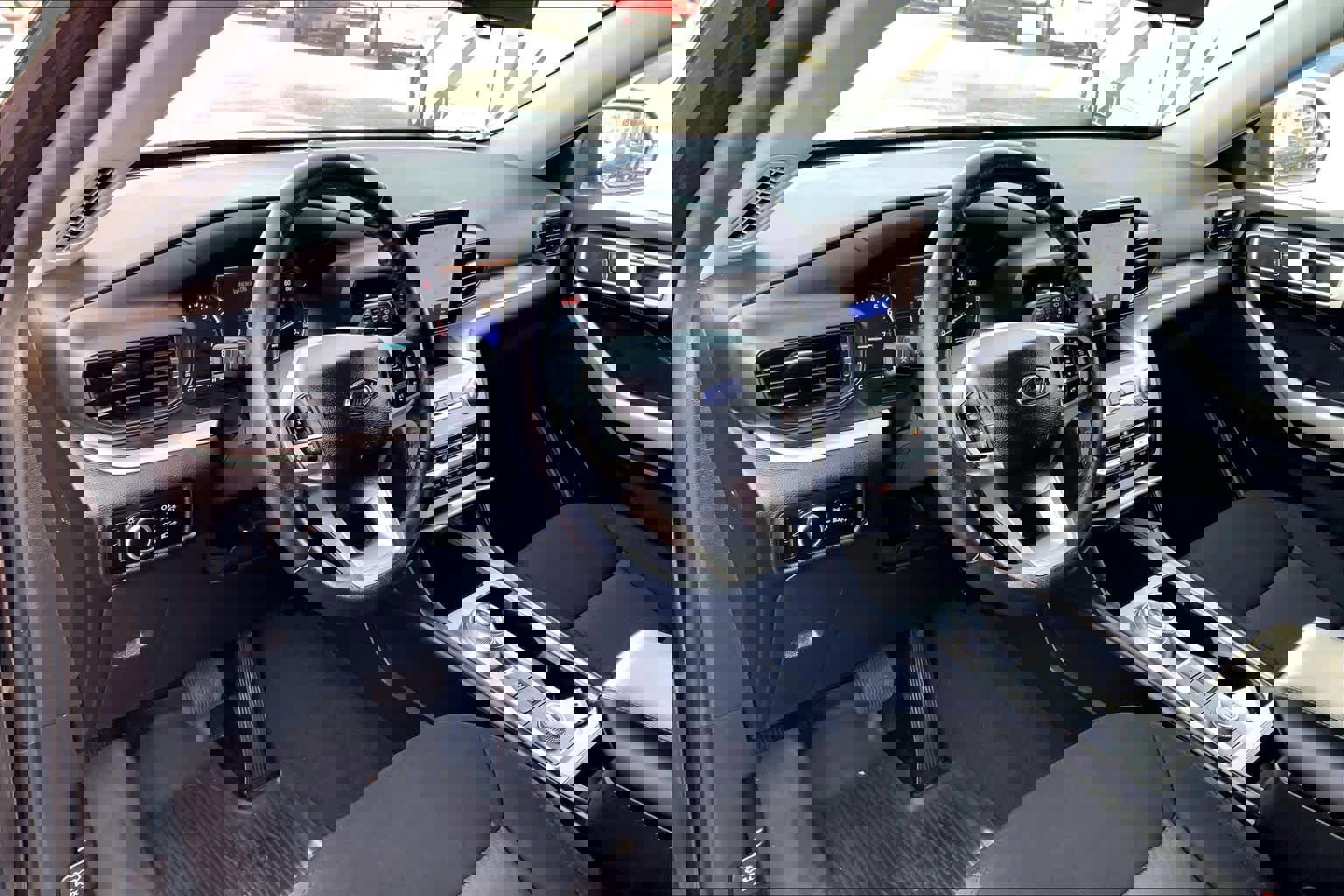 Certified 2024 Ford Explorer XLT image 16