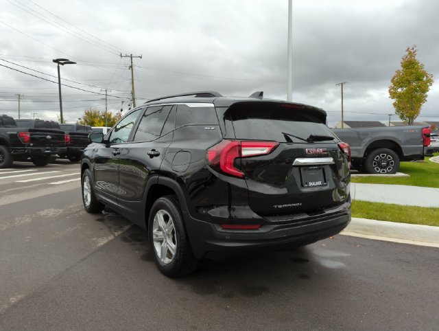 Used 2022 GMC Terrain SLE w/ Driver Convenience Package AWD/4WD image 3