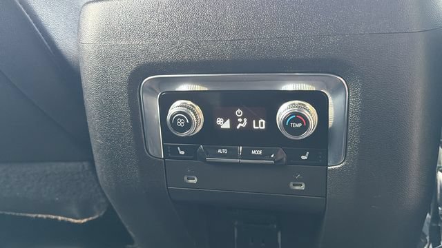 Used 2022 GMC Yukon SLT w/ SLT Luxury Package AWD/4WD image 18