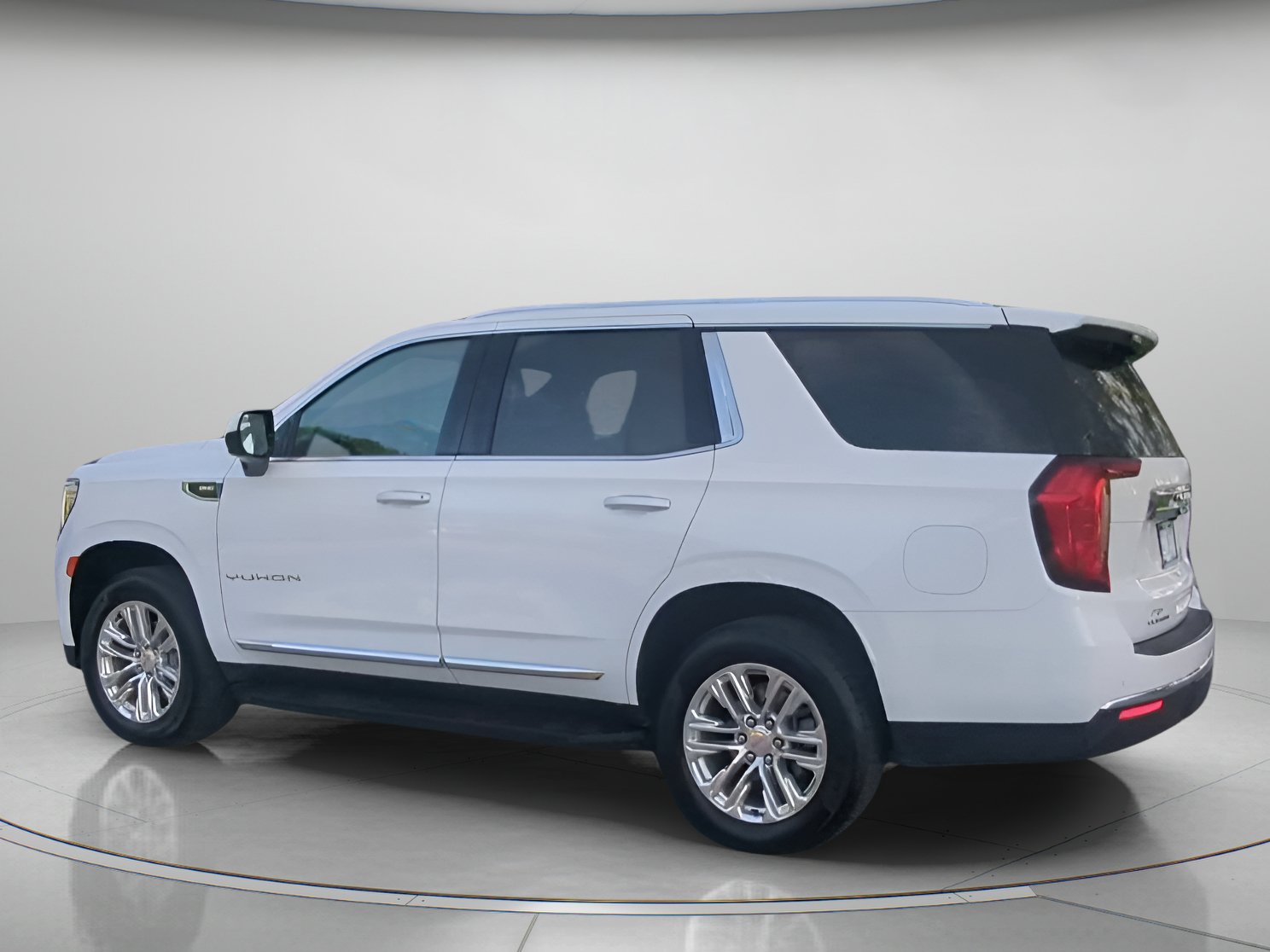 Used 2024 GMC Yukon SLT RWD image 19