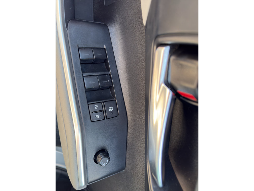 Used 2024 Toyota Highlander XLE FWD image 19