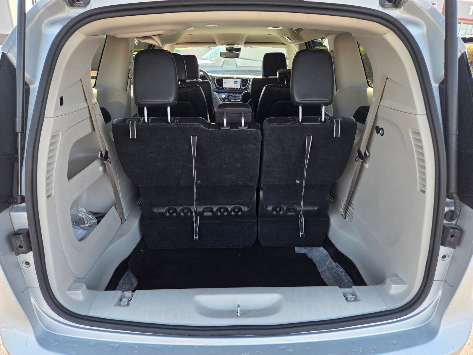 Used 2024 Chrysler Pacifica Touring-L FWD image 14