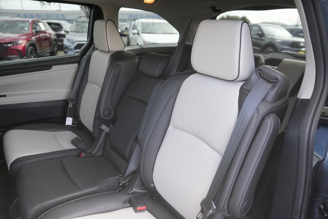 Used 2025 Honda Odyssey Elite image 14