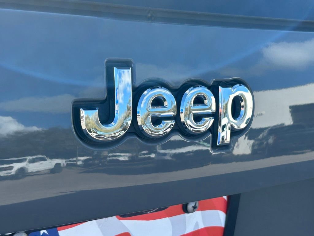 Used 2020 Jeep Cherokee Latitude Plus w/ Comfort/Convenience Group image 23