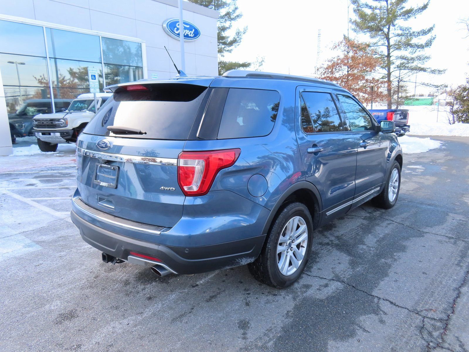 Certified 2018 Ford Explorer XLT w/ Equipment Group 201A image 6