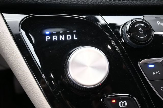 Used 2020 Chrysler Pacifica Limited FWD image 25