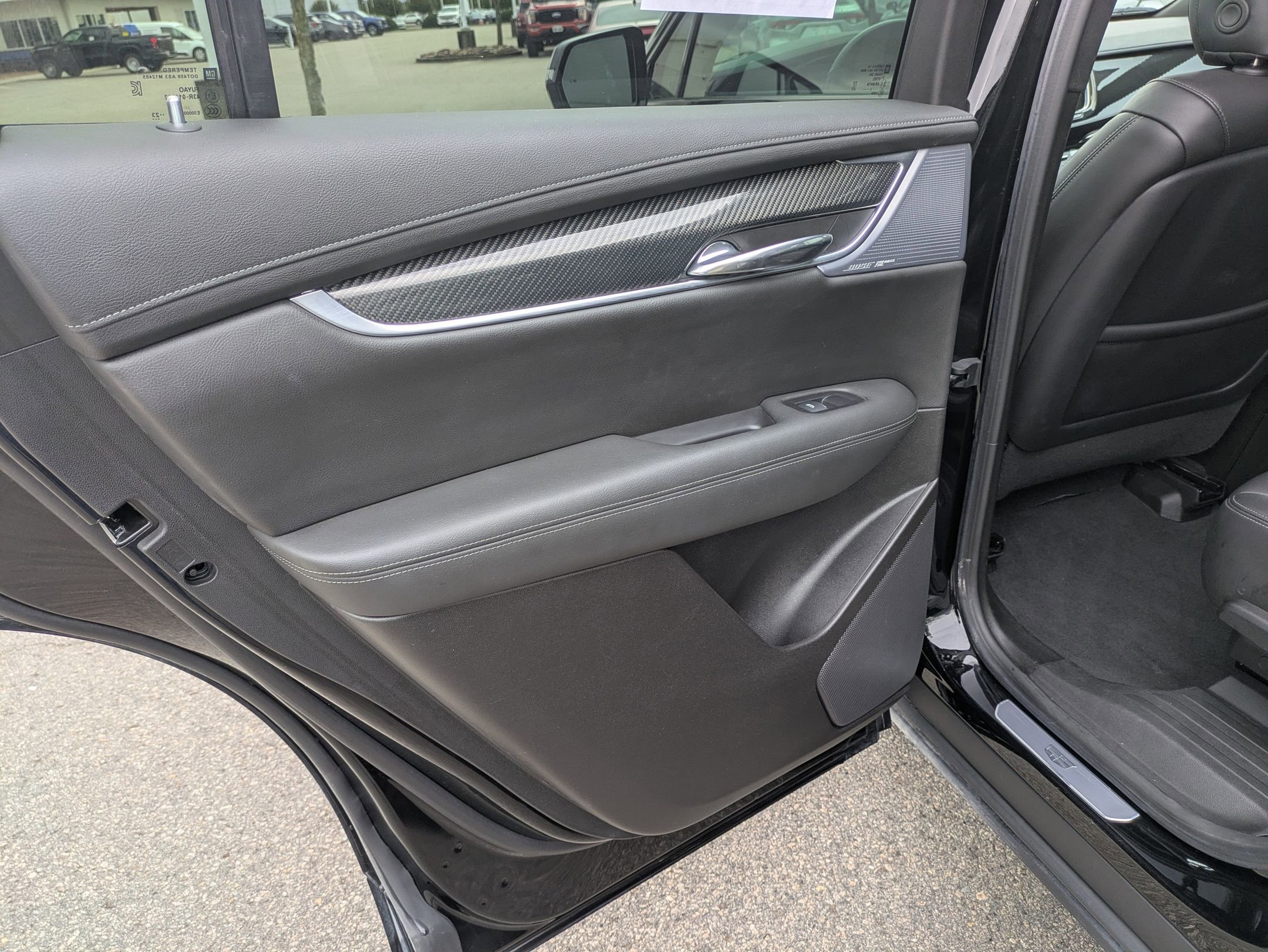 Used 2024 Cadillac XT6 Sport w/ LPO, Onyx Lite Package image 26