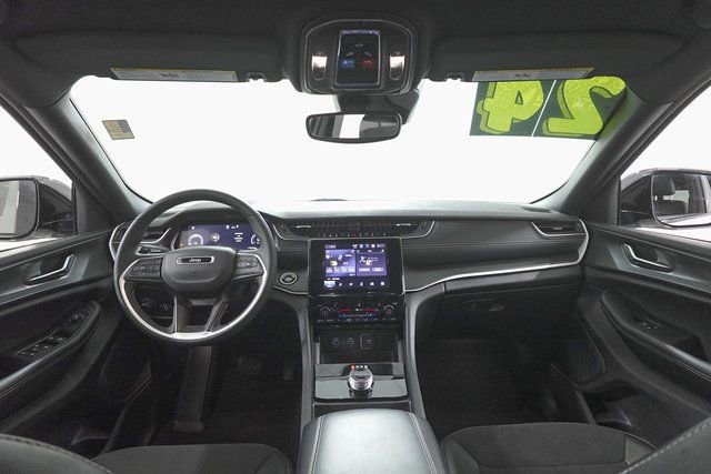 Used 2024 Jeep Grand Cherokee Altitude image 6