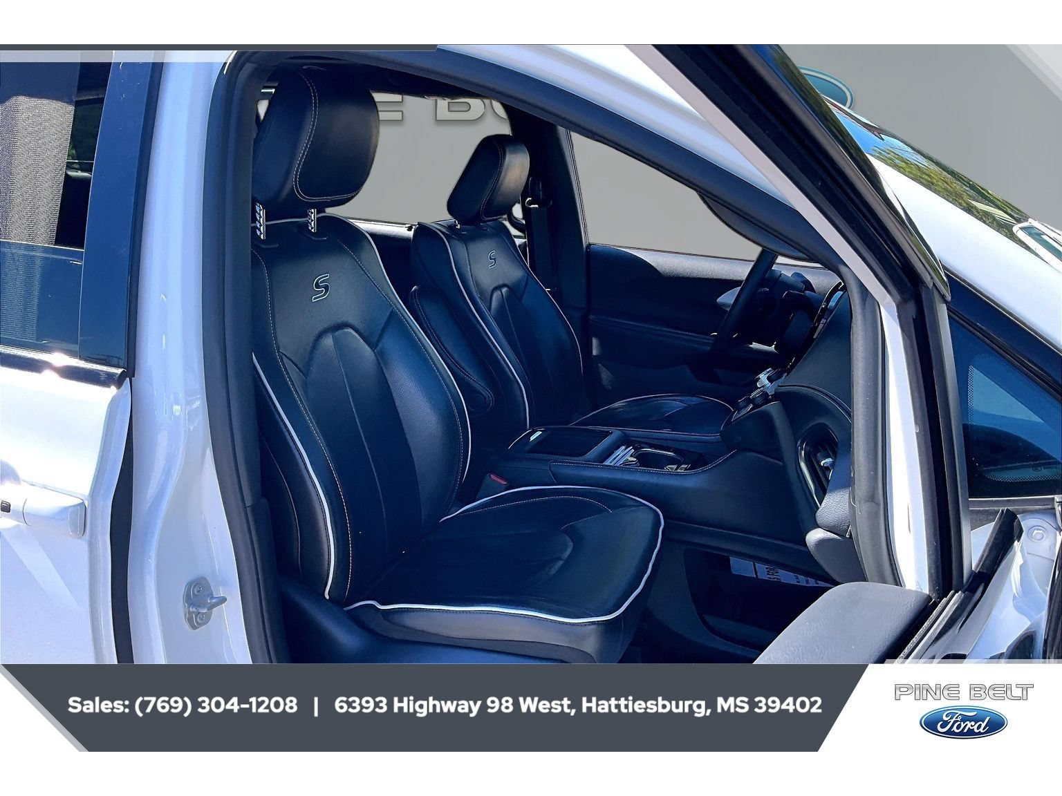 Used 2025 Chrysler Pacifica Limited FWD image 6