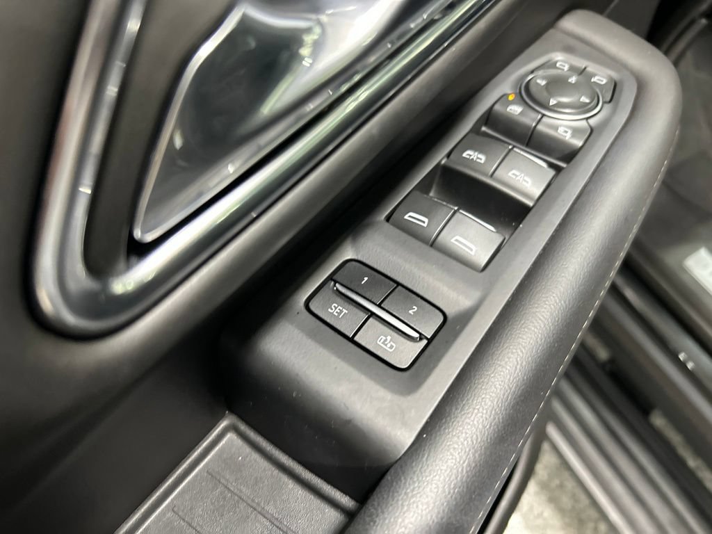Used 2023 Chevrolet Suburban High Country AWD/4WD image 16
