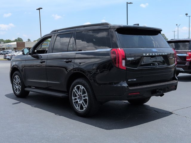 Certified 2025 Ford Expedition Active AWD/4WD image 6