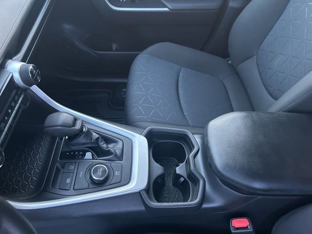 Used 2021 Toyota RAV4 XLE AWD/4WD image 17