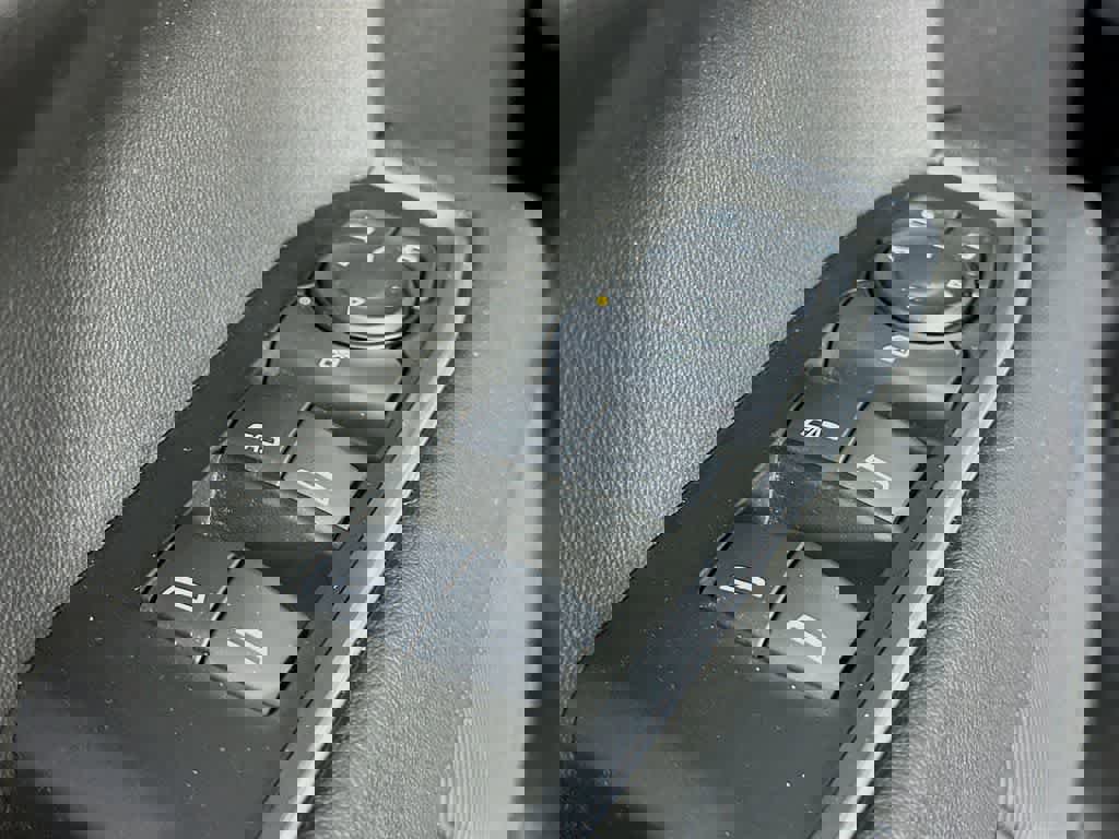 Used 2025 Chevrolet Silverado 1500 LT image 27