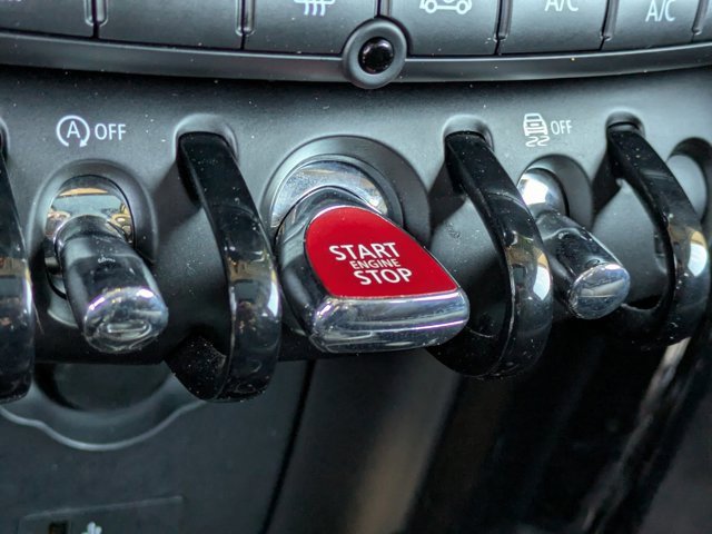 Used 2024 MINI Cooper 2-Door Hardtop image 31